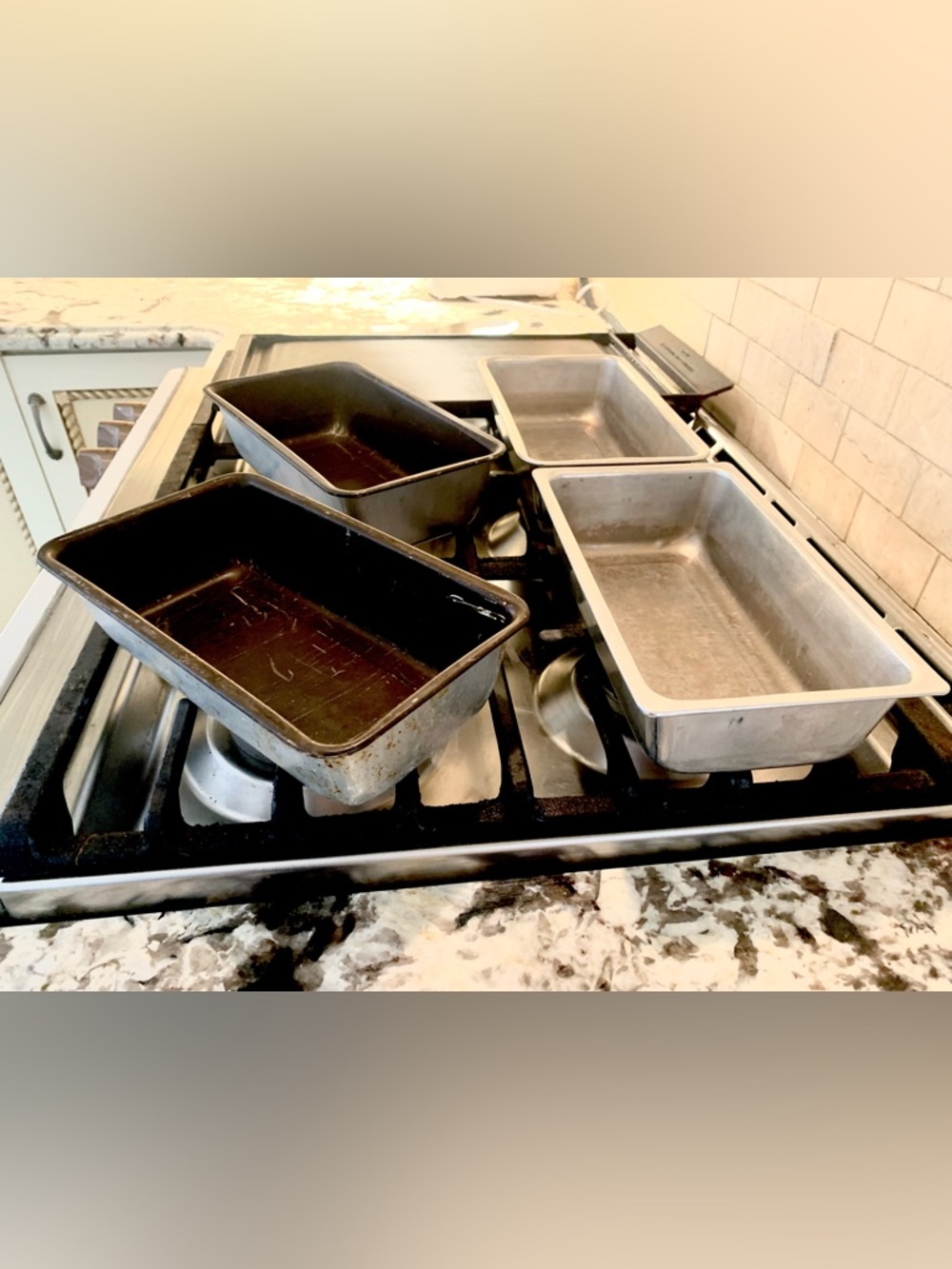 Vintage Supreme Aluminum Ind. Ltd. 9 1/4" x 5" Loaf Pans (4)